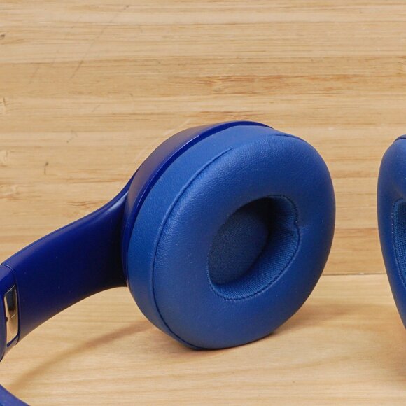 Beats by Dr. Dre Solo2 Wired Over the Ear Headphones, Model B0518, Blue - Picture 7 of 10